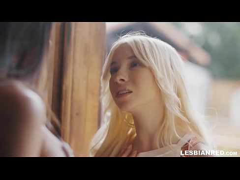 ❤️ Chica vuelve a casa unos meses después y acaba comiéndole el coño a su madrastra Sexo en es.pornpicslove.ru ❌️